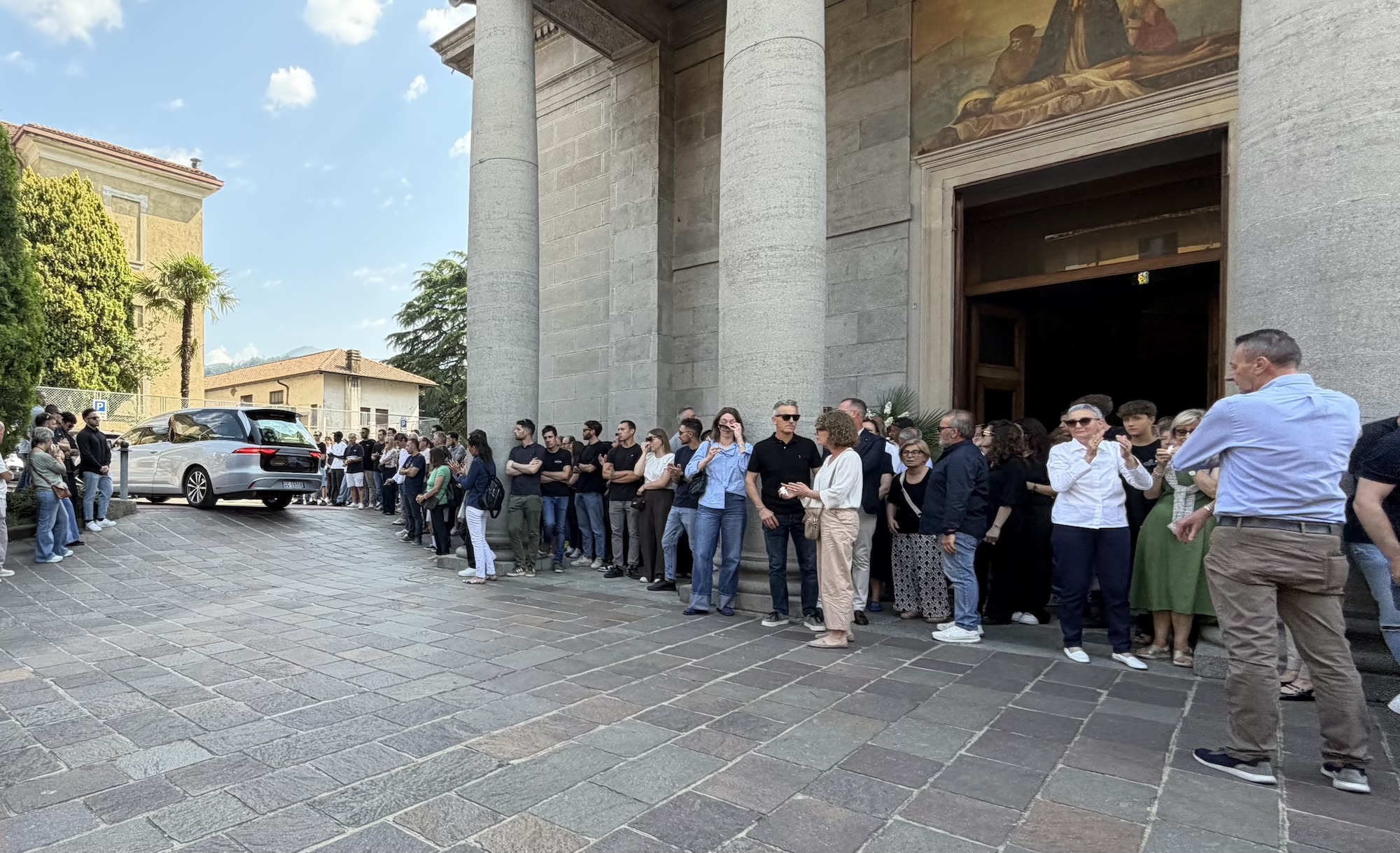 Brivio_funerale_manzini1.jpeg (971 KB)