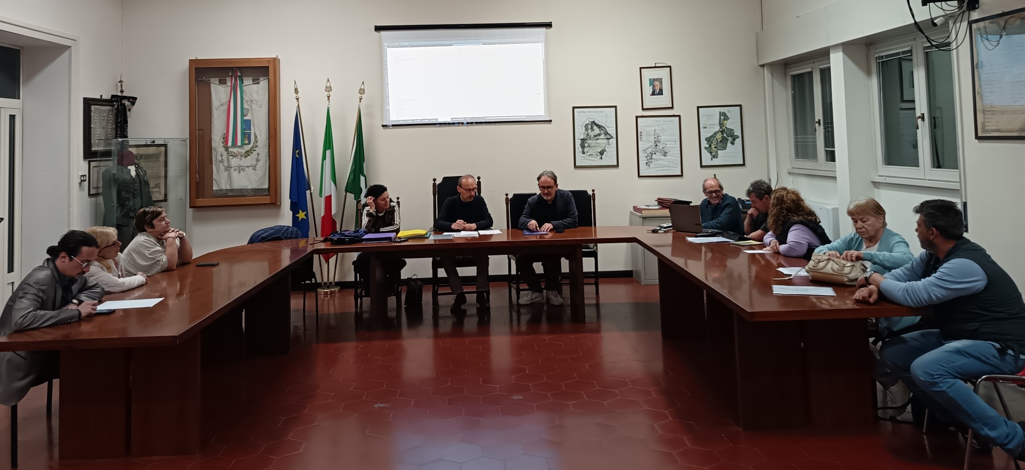 ProLoco_Airuno_assemblea3.jpg (258 KB)