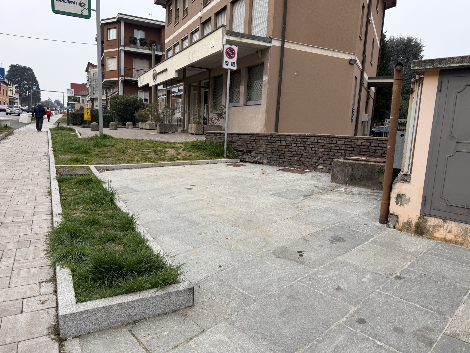 Calco_342_marciapiede3.jpeg (933 KB)