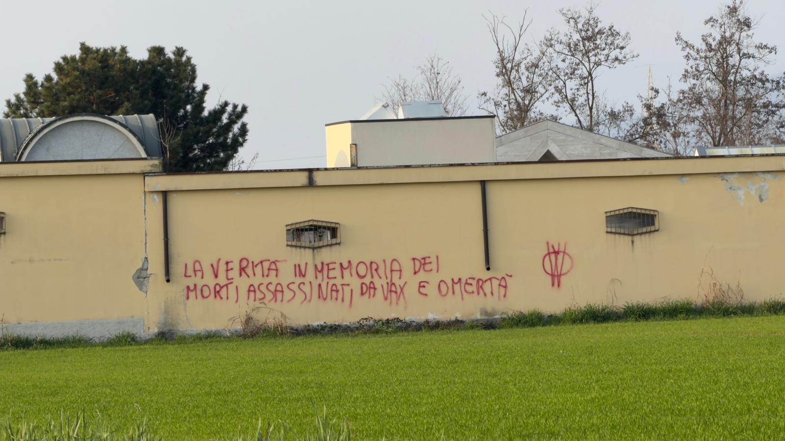 Cornate_scritte_cimitero5.jpg (170 KB)