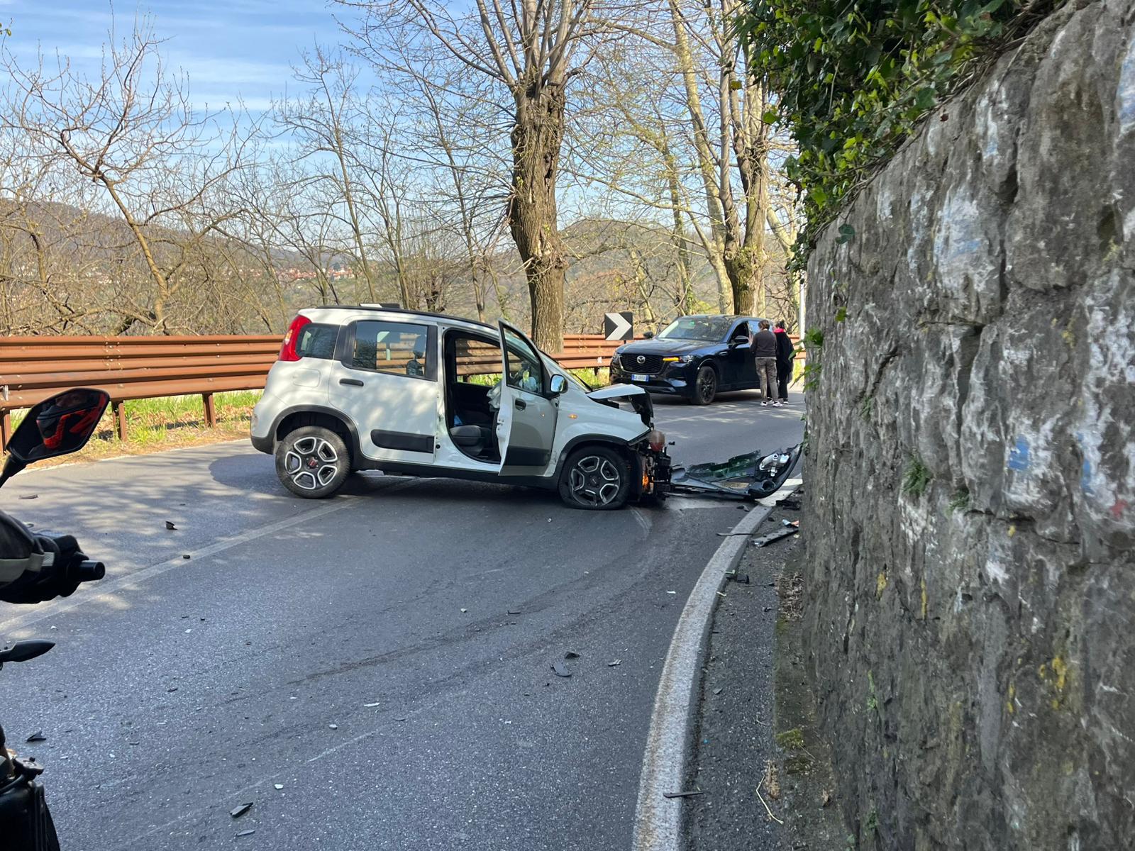 ImbersagoIncidenteAutoCurvone1.jpg (408 KB)