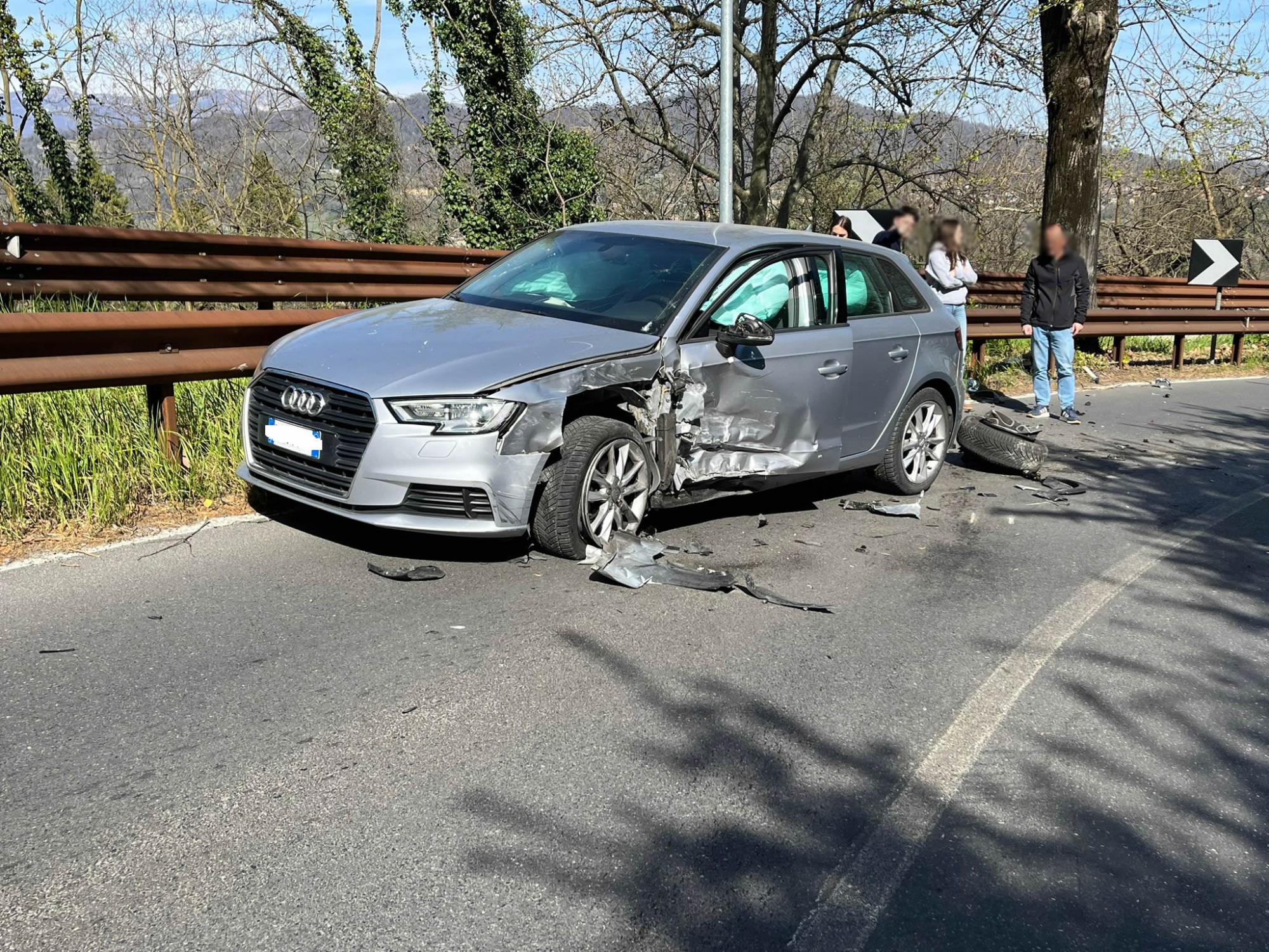 ImbersagoIncidenteAutoCurvone2.jpg (1010 KB)