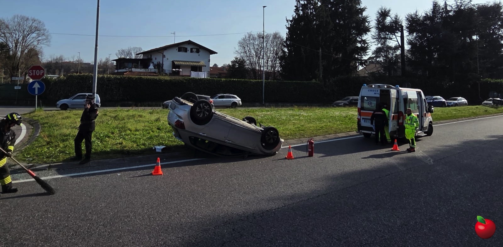 Lomagna_auto_ribaltata1.jpg (394 KB)