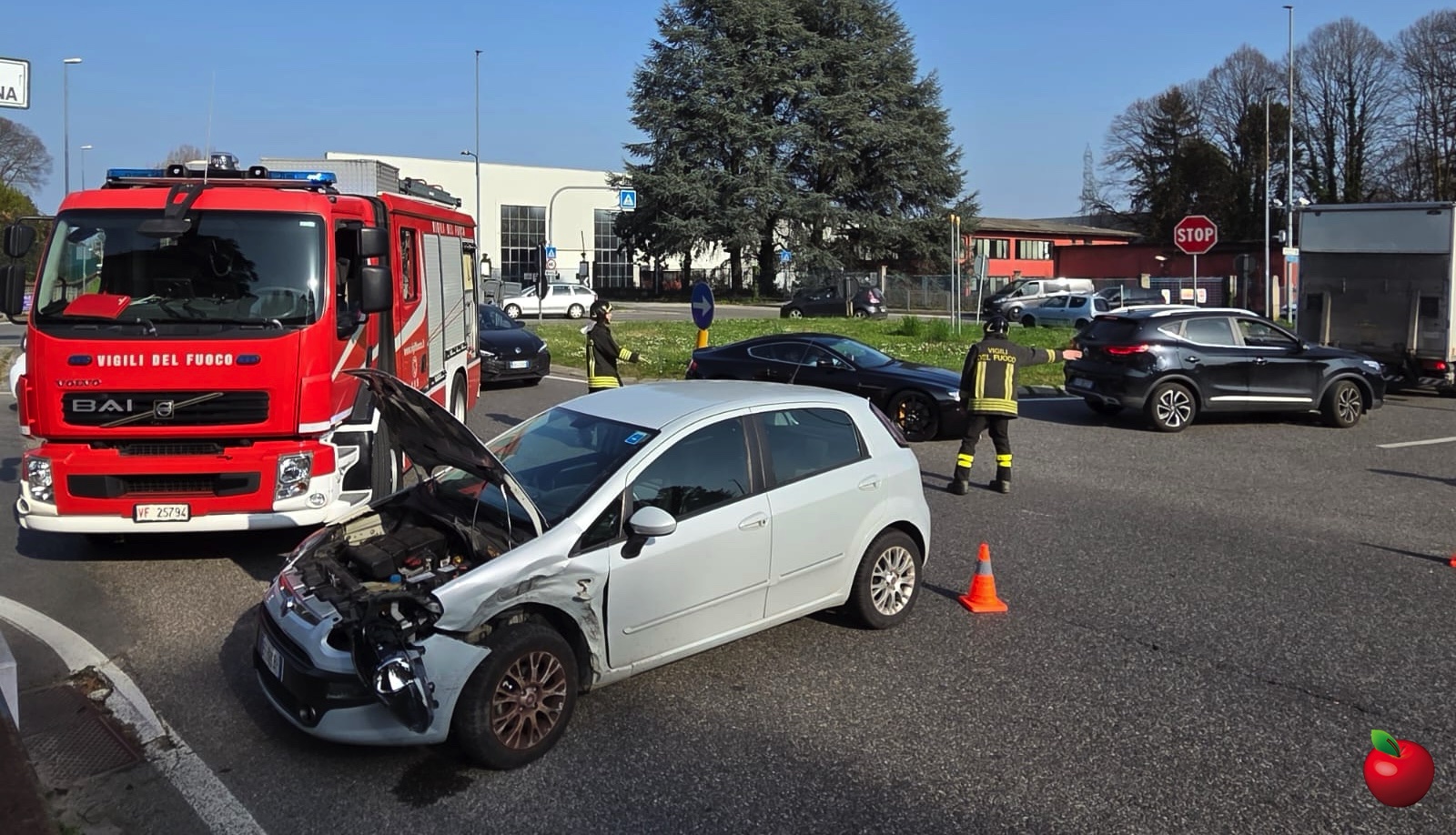 Lomagna_auto_ribaltata3.jpg (519 KB)