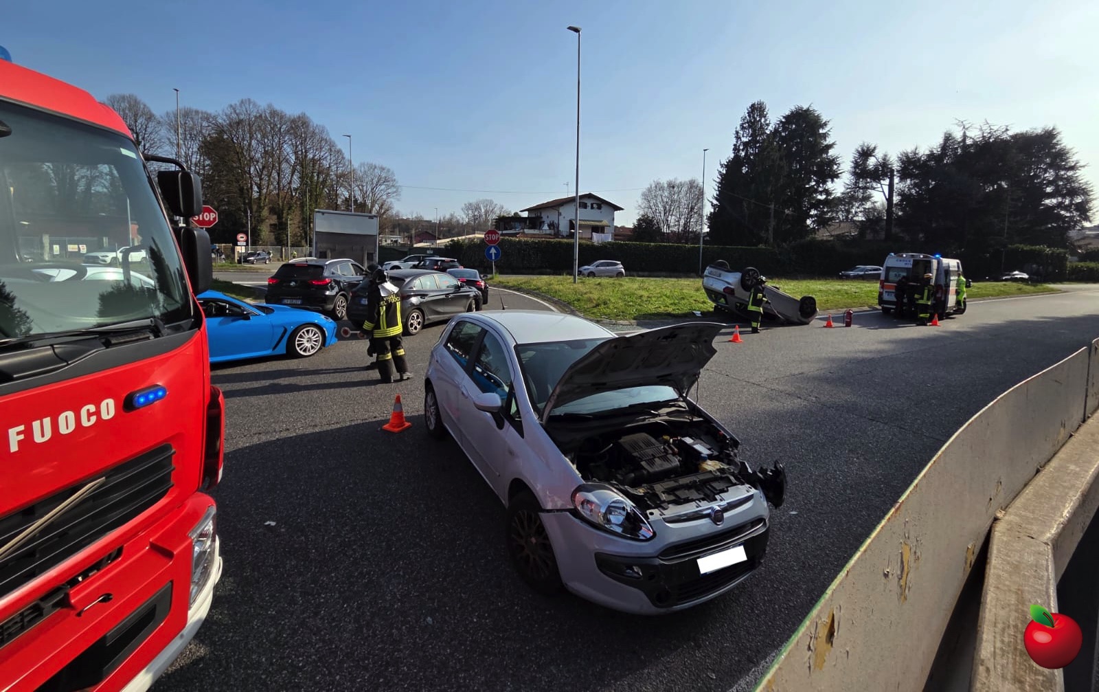 Lomagna_auto_ribaltata4.jpg (454 KB)