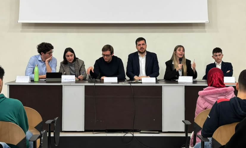 MerateAssembleaIstitutoLiceo2.jpg (43 KB)