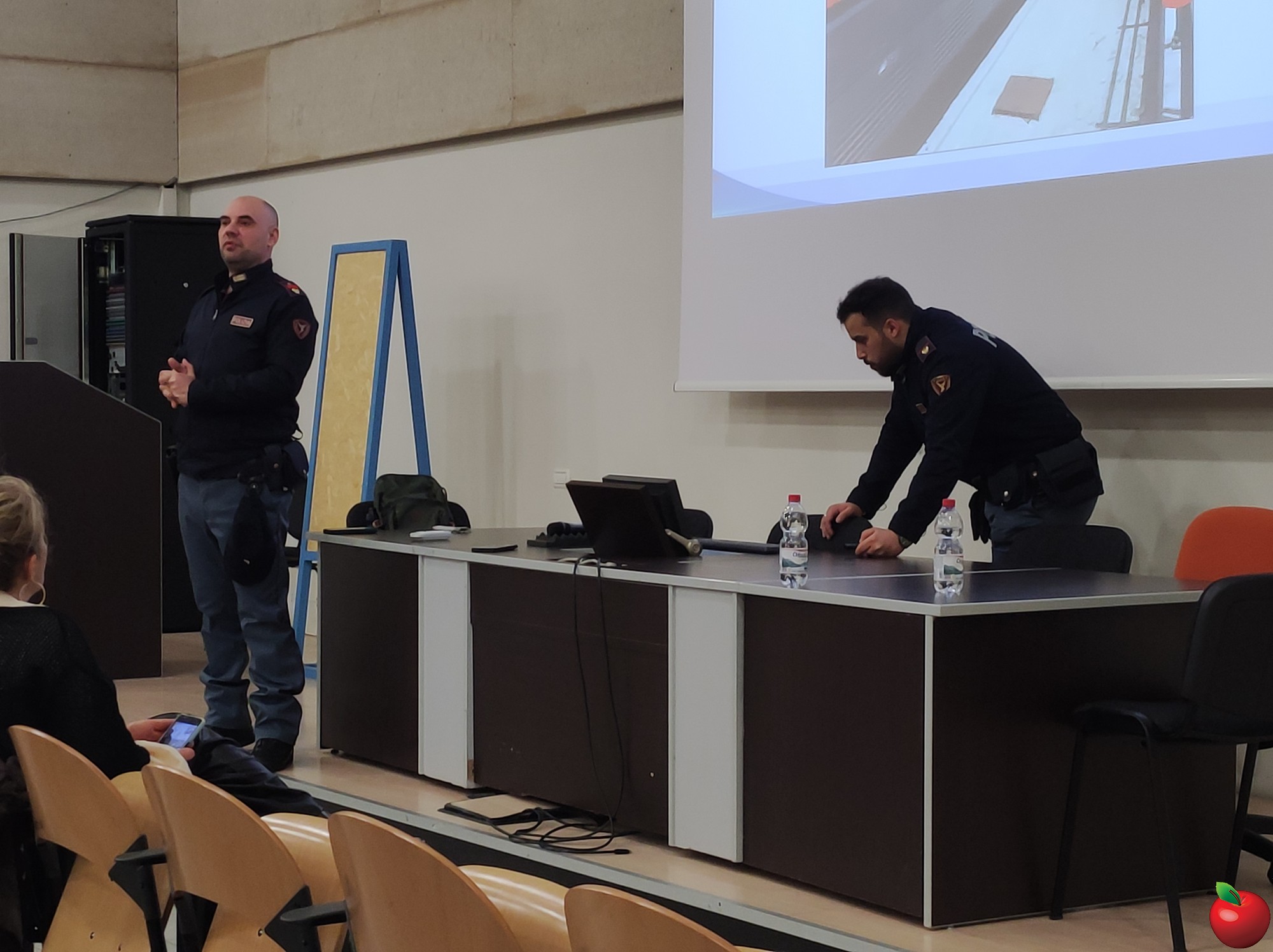 MeratePoliziaFerroviaria__2_.jpg (359 KB)