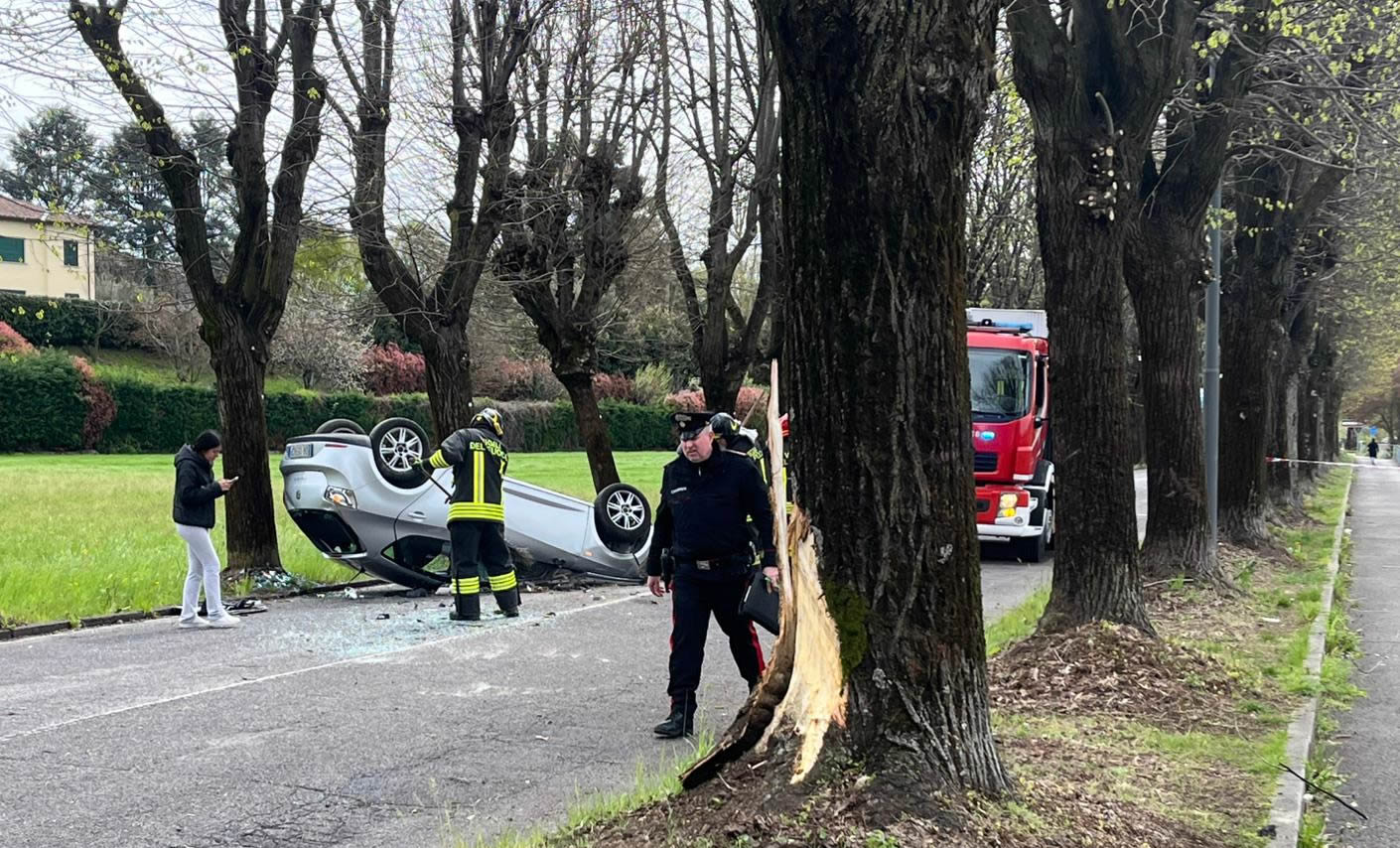 PadernoAutoRibaltata.jpg (288 KB)