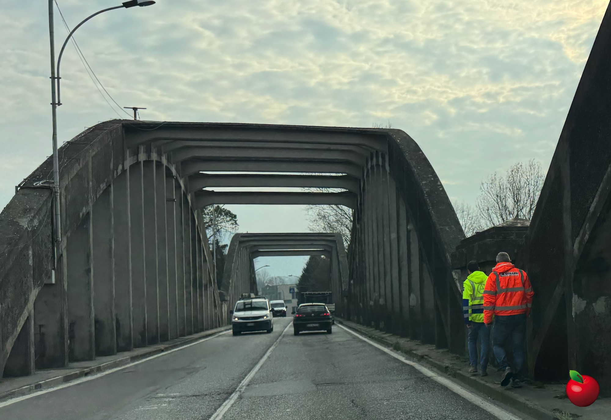 Ponte_senso_alternato.jpg (397 KB)