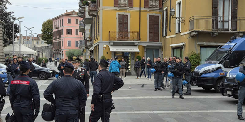 LeccoForzeOrdinePiazzaPRIMA.jpg (57 KB)