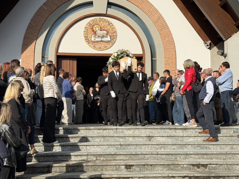 Novate_funerale_Maggioni2.jpeg (161 KB)