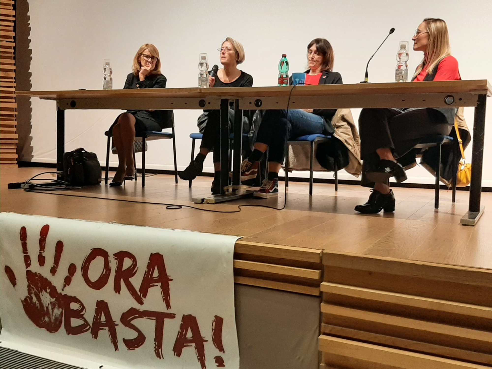 OraBastaConferenzaOttobre4.jpeg (460 KB)