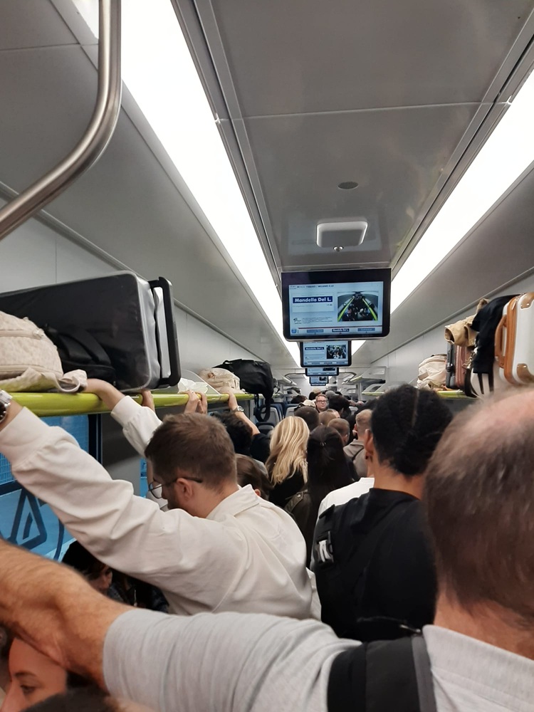 Tirano_Milano_Centrale_fermata_Mandello.jpg (173 KB)