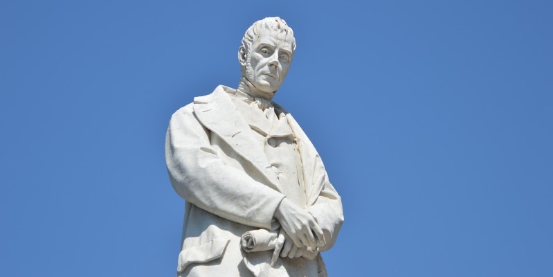 Bellano_monumento_a_Tommaso_Grossi__2_.JPG (63 KB)