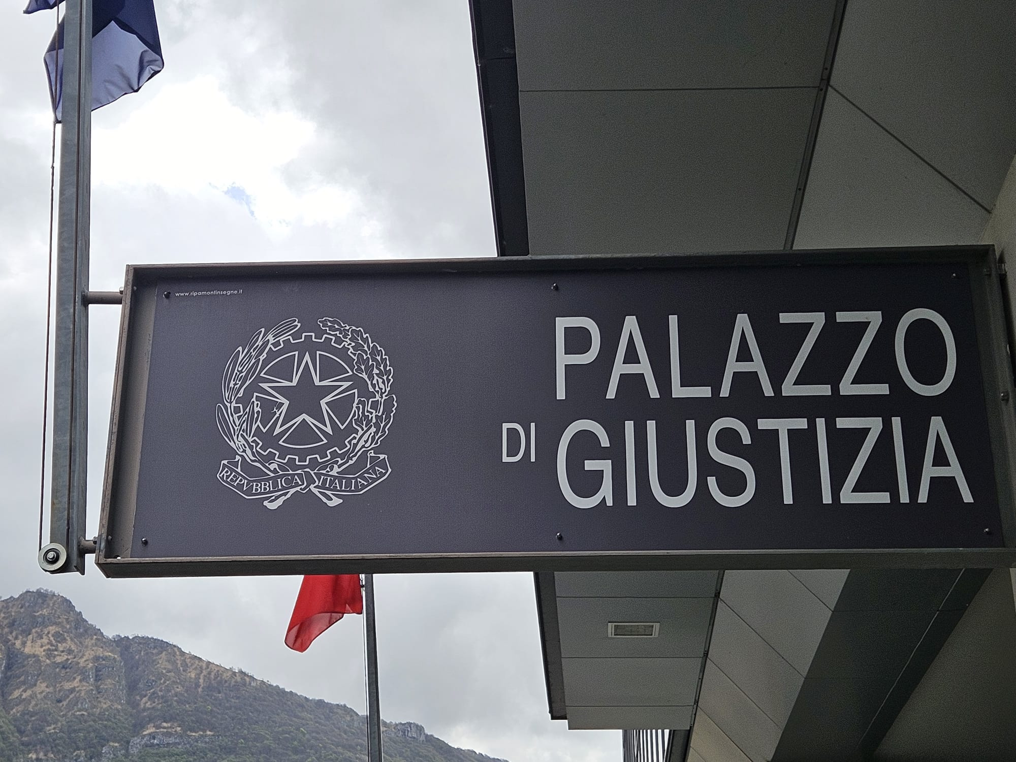 TribunaleFoto.jpg (690 KB)