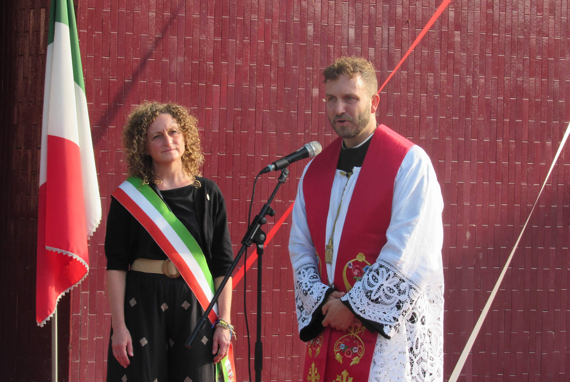 ingresso_parroco_lomagna_10.jpg (301 KB)