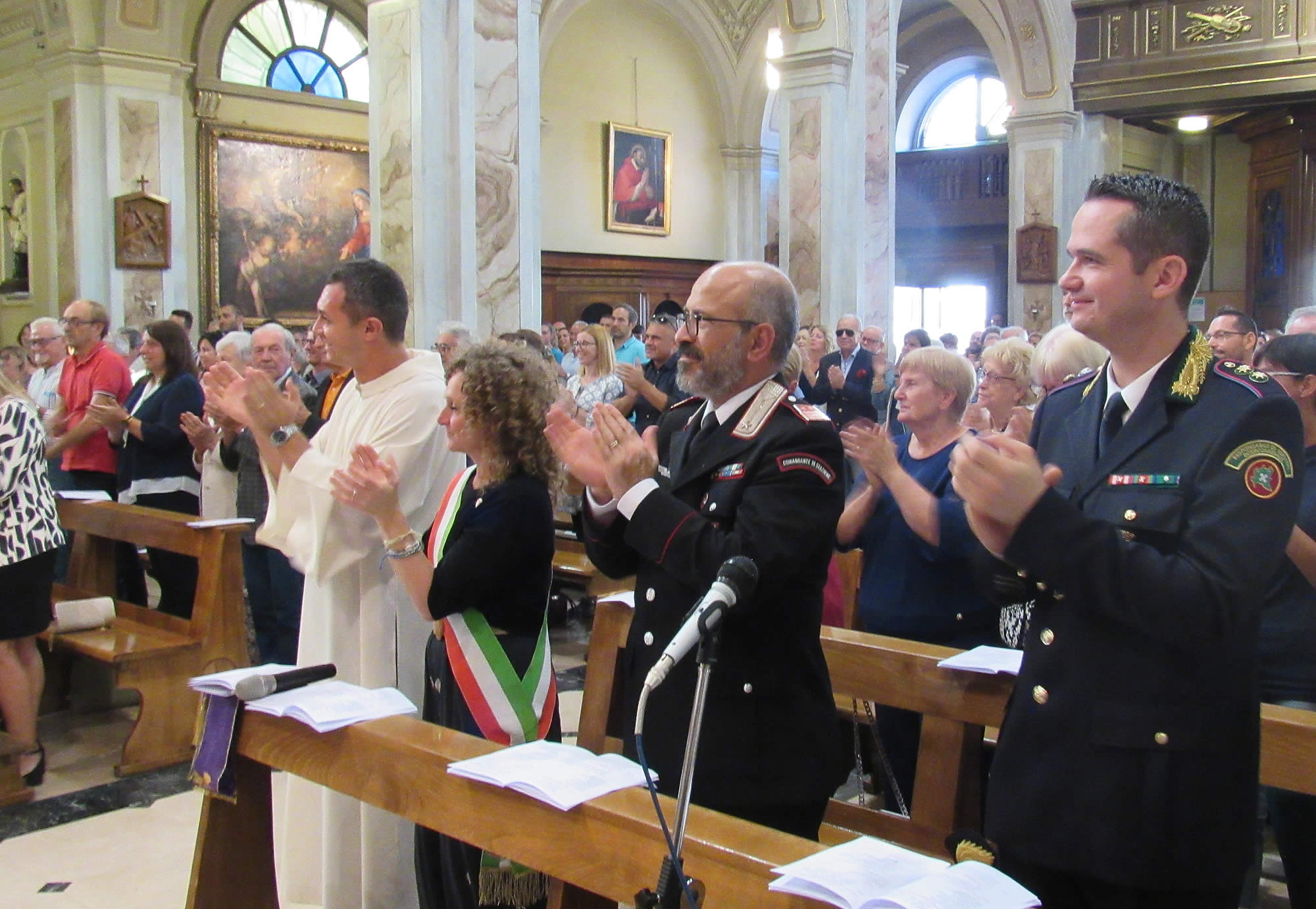 ingresso_parroco_lomagna_55.jpg (297 KB)
