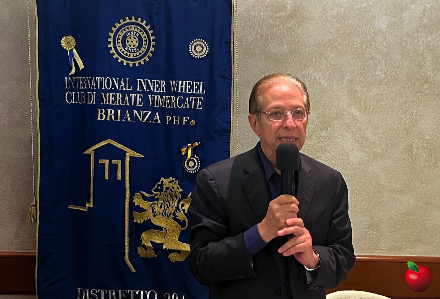 ImbeBerlusconi3.jpg (517 KB)