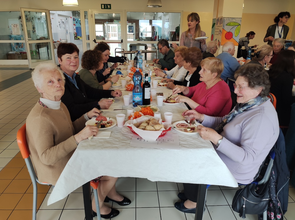 pranzo_lomagna_l_arcobaleno__2_.jpg (275 KB)