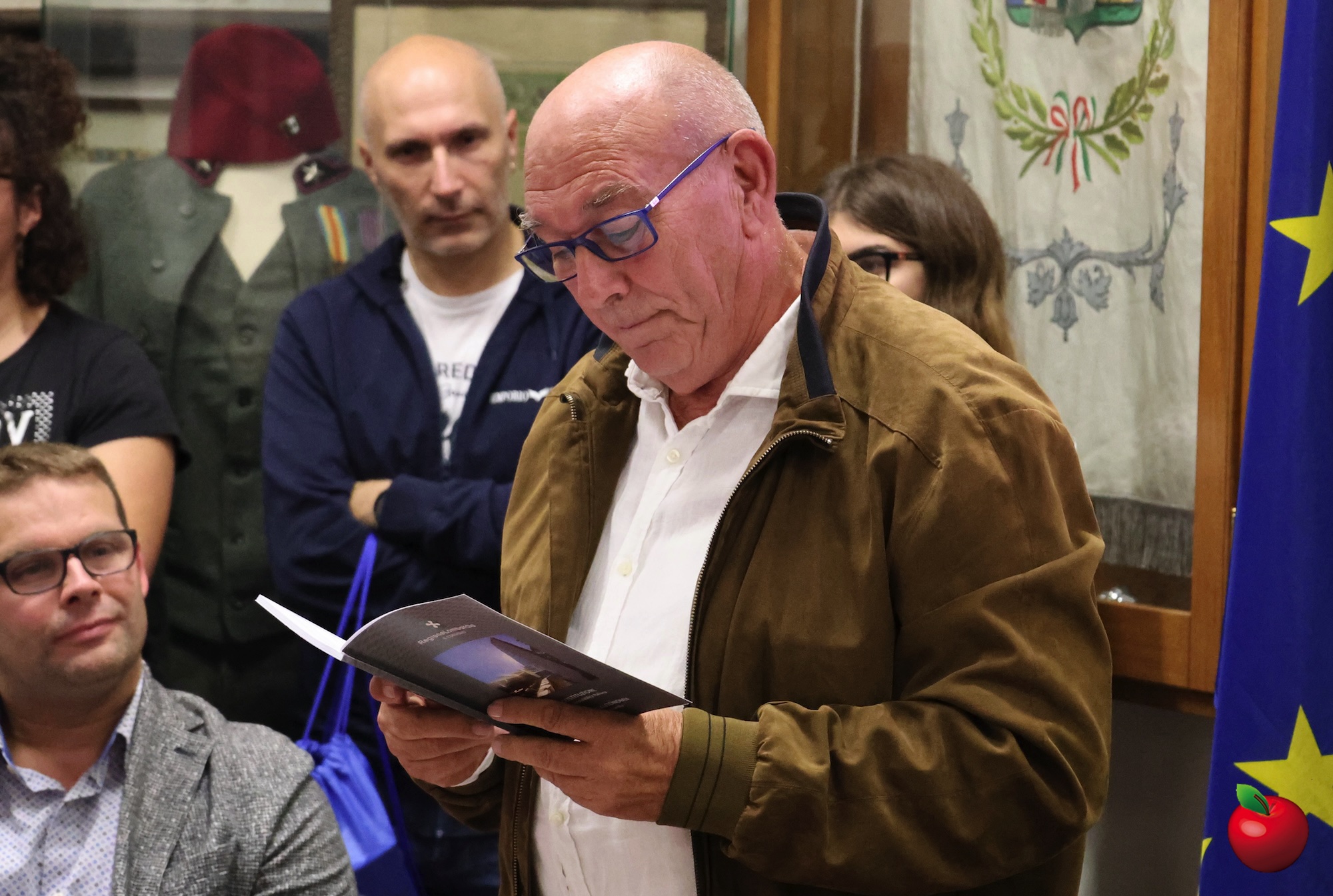 Airuno_consegna_borse_studio35.jpg (698 KB)