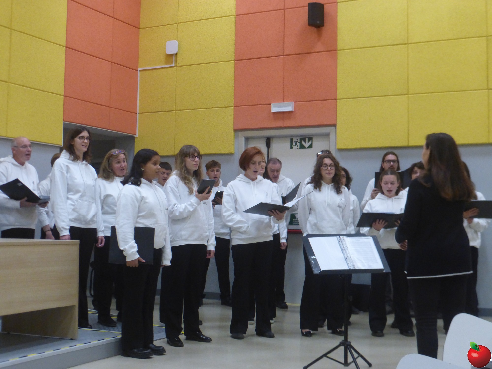 Floriana_Spreafico_e_il_Gruppo_Corale_Licabella.jpg (454 KB)