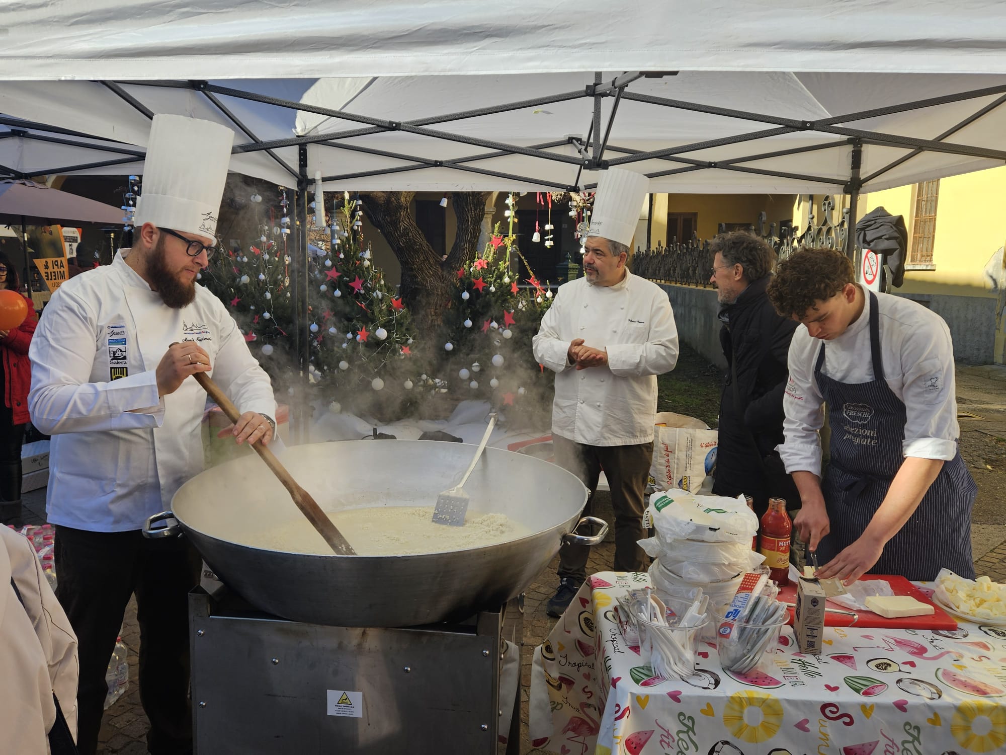 MercatiniNataleProLoco__40_.jpg (350 KB)