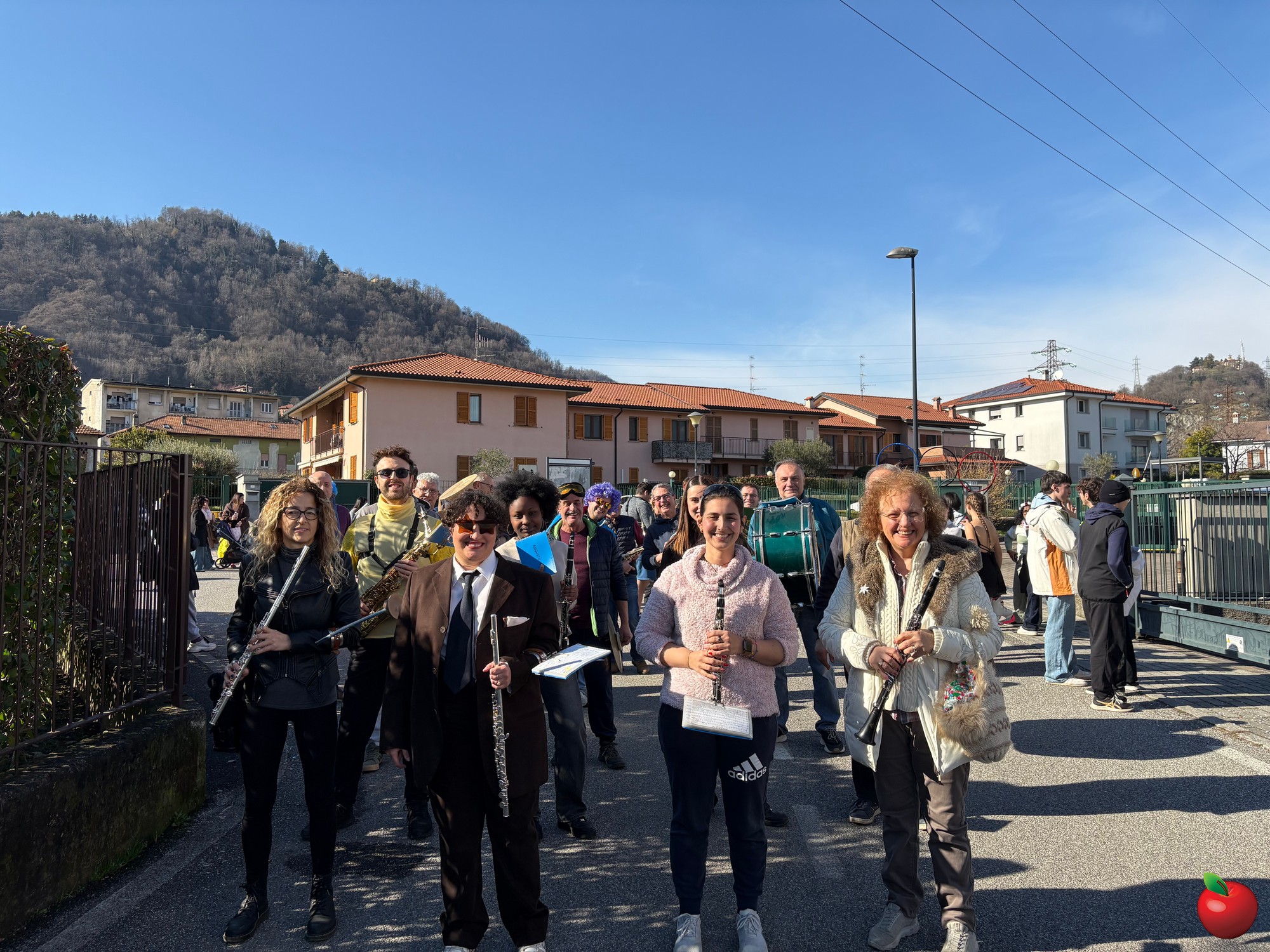 image00014.JPG (823 KB)