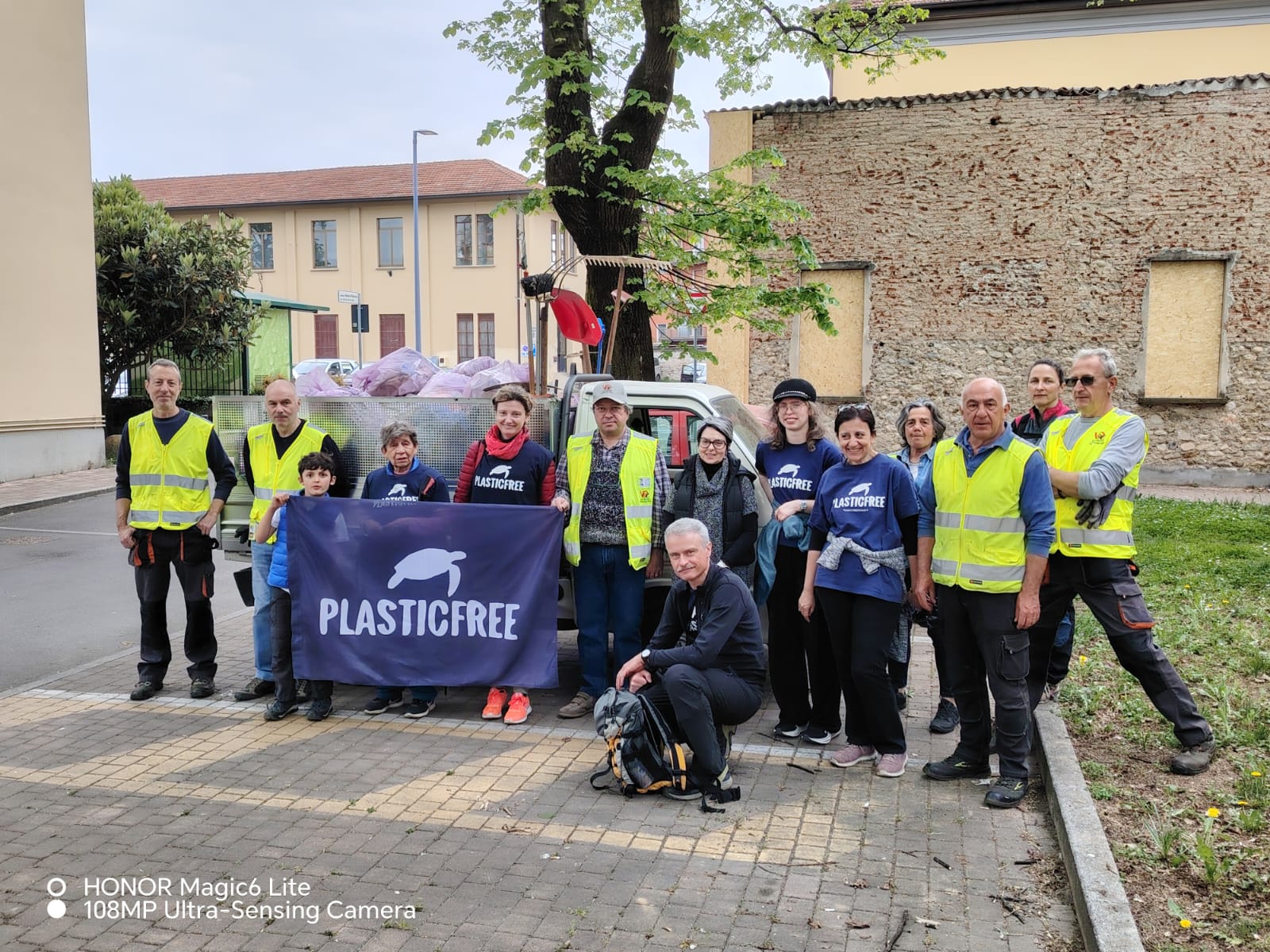 1000060942.jpg (374 KB)