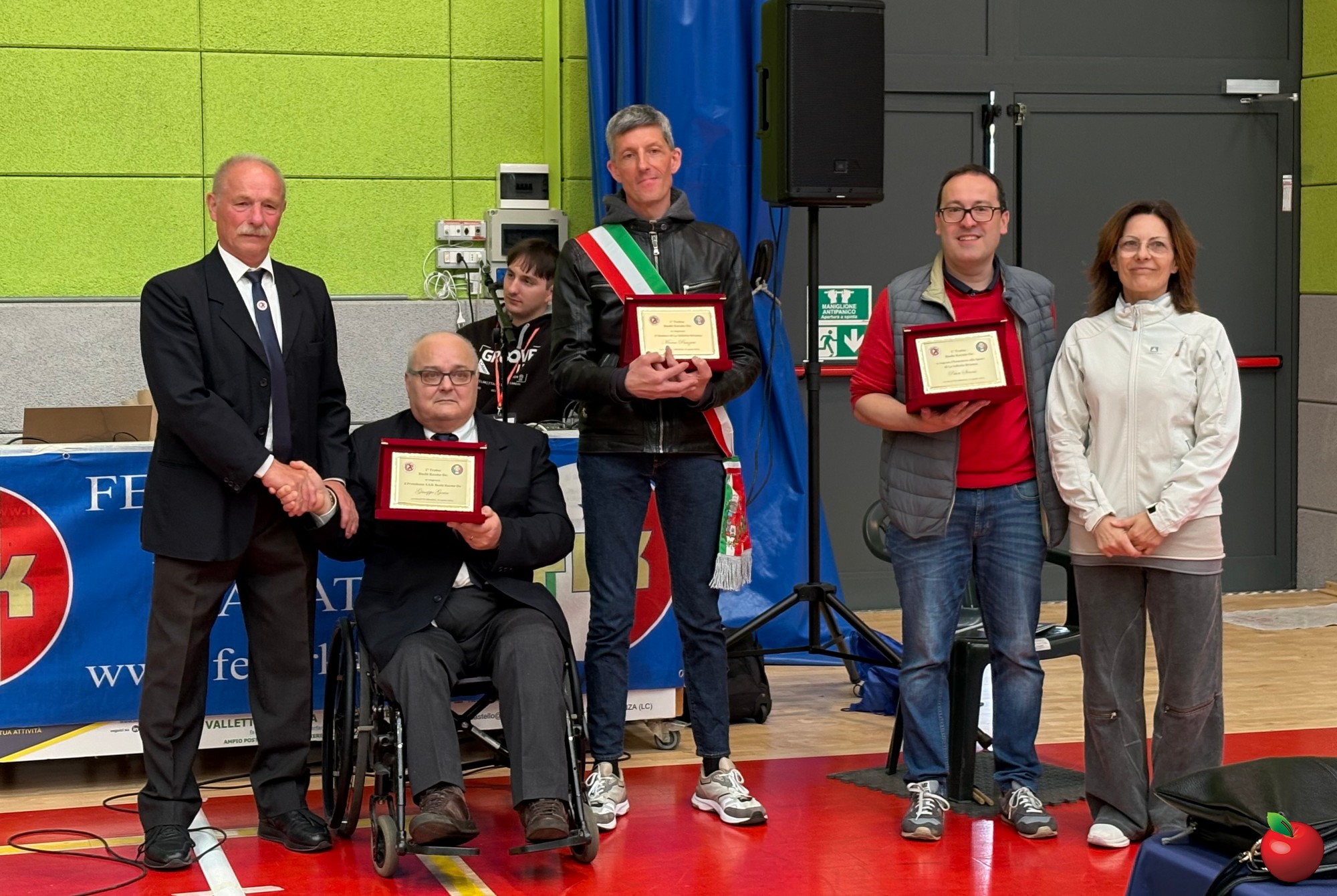 image00011.jpg (574 KB)