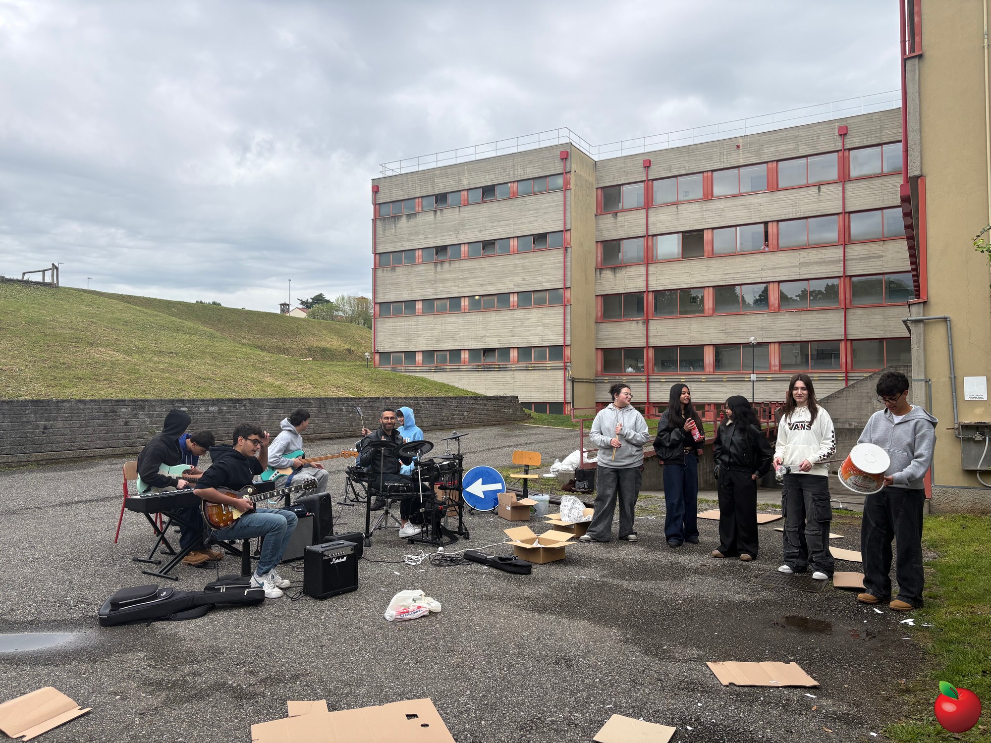 image00023.jpg (959 KB)