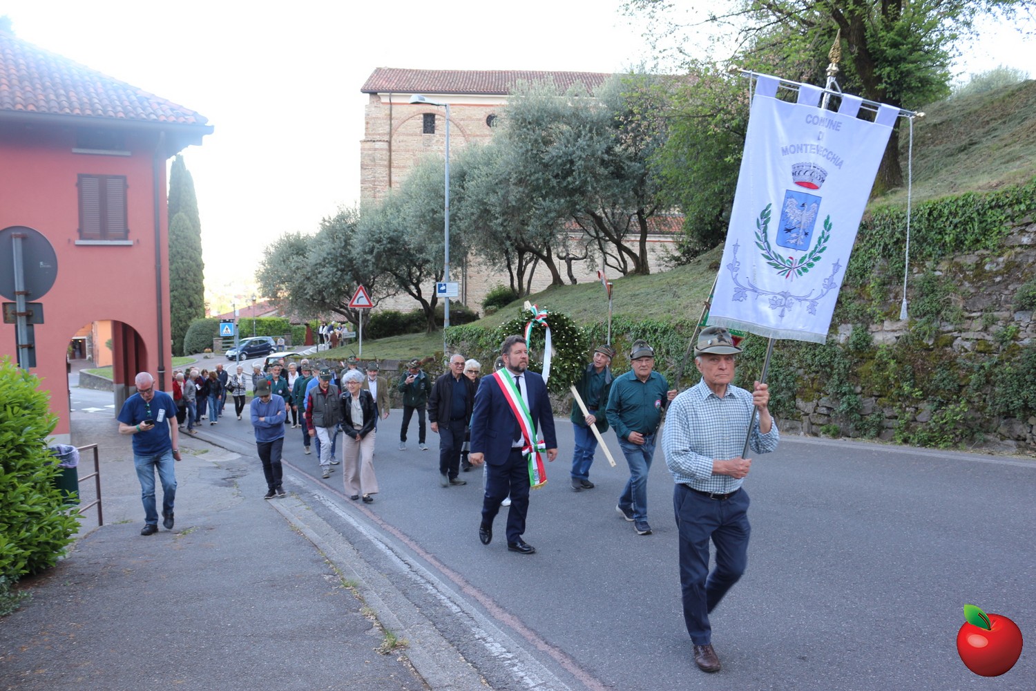 Image00006.jpg (465 KB)