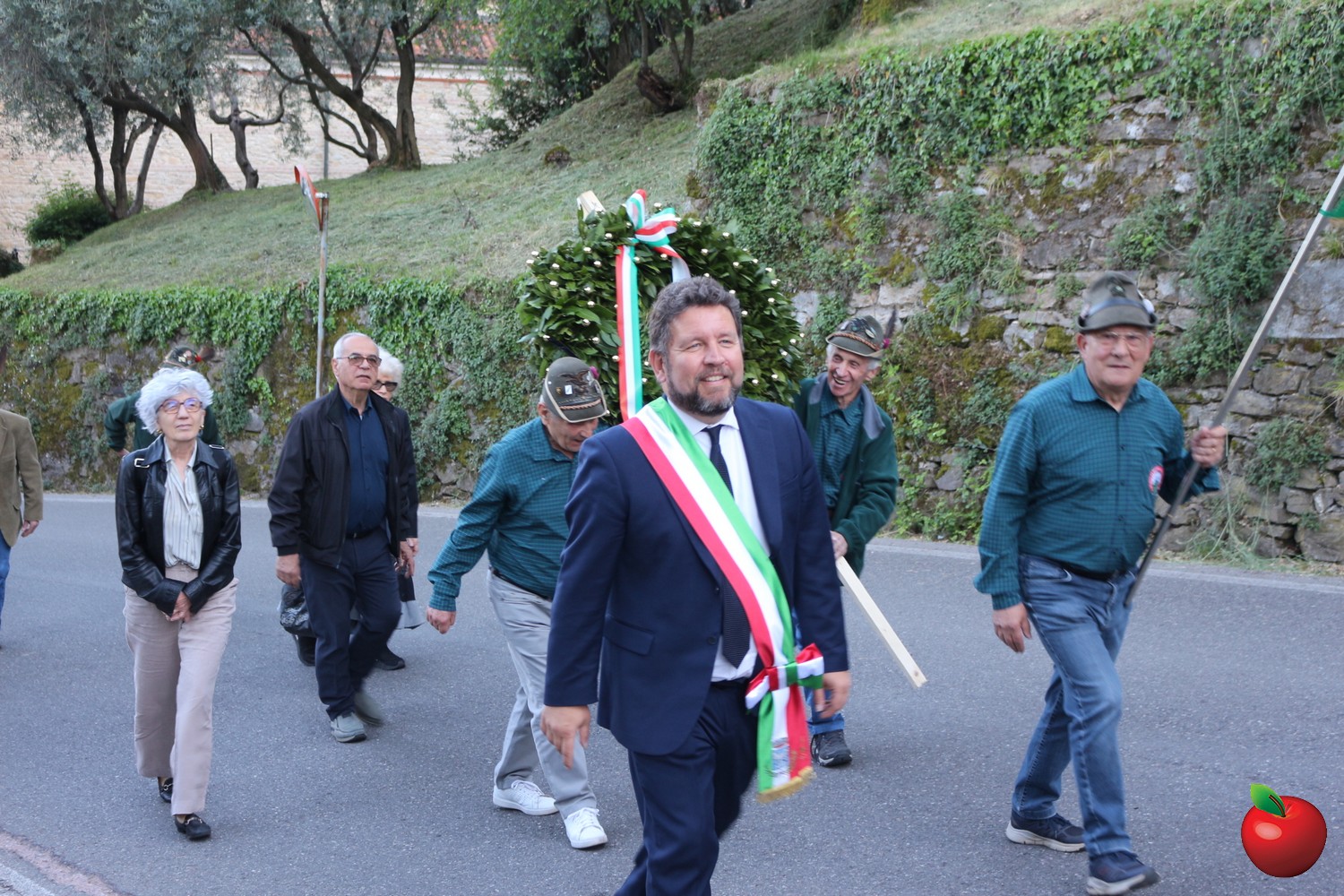 Image00007.jpg (495 KB)