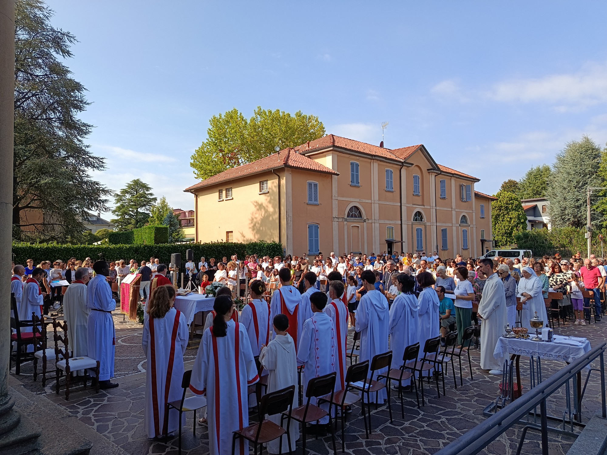 PadernoMessaComunitaria__19_.jpg (949 KB)