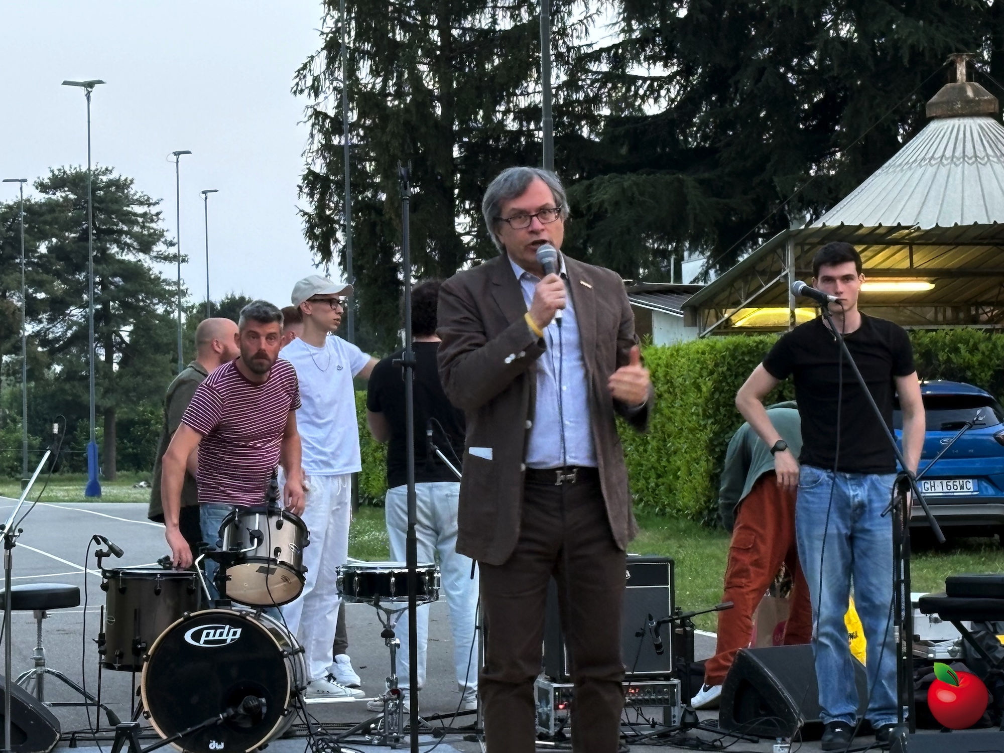 image00005.jpg (1003 KB)