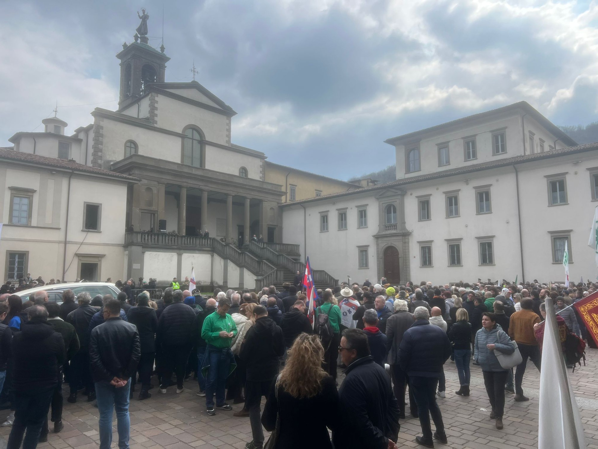 UmbertoBossiFunerale2.jpg (407 KB)