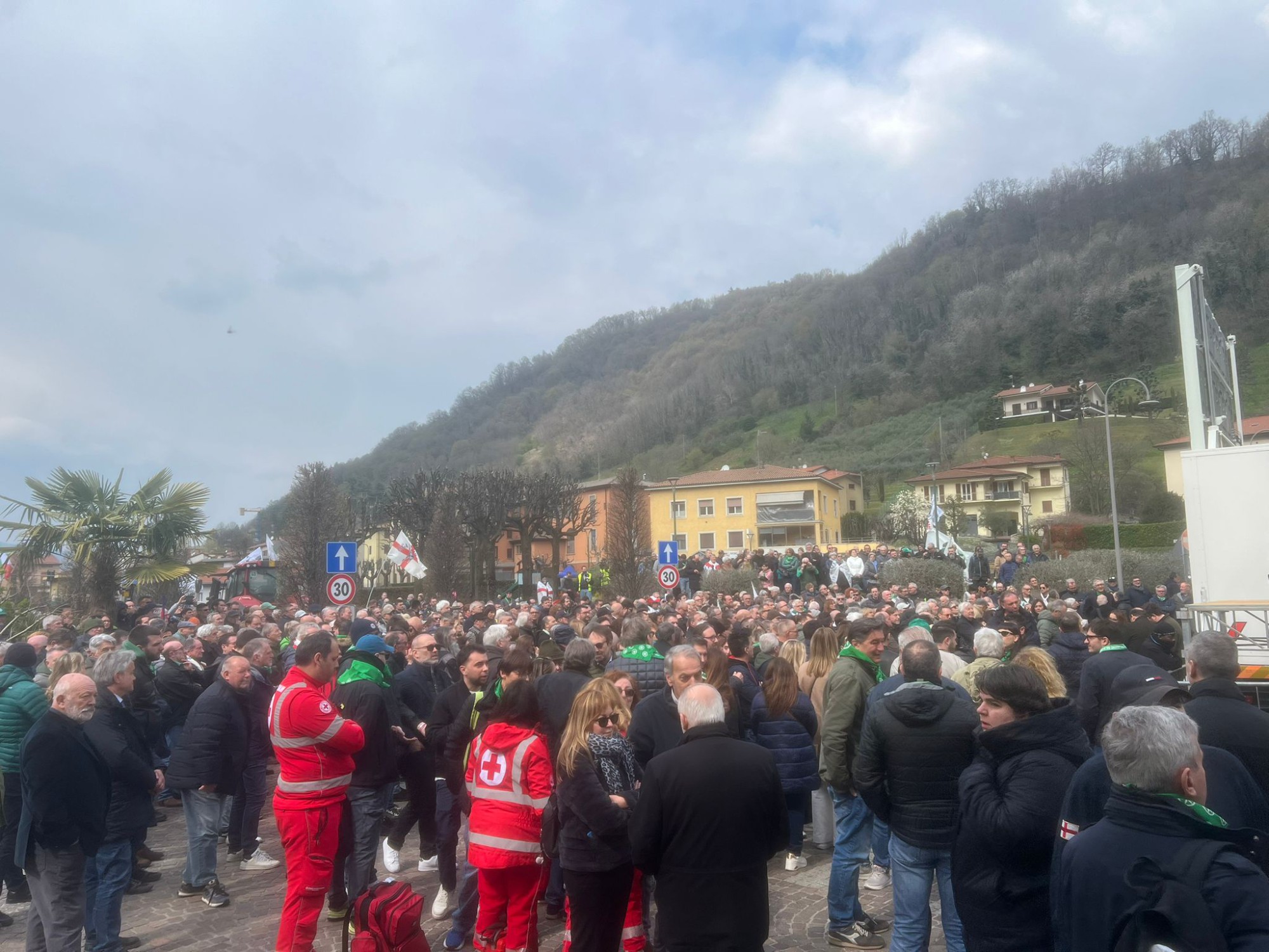 UmbertoBossiFunerale3.jpg (480 KB)