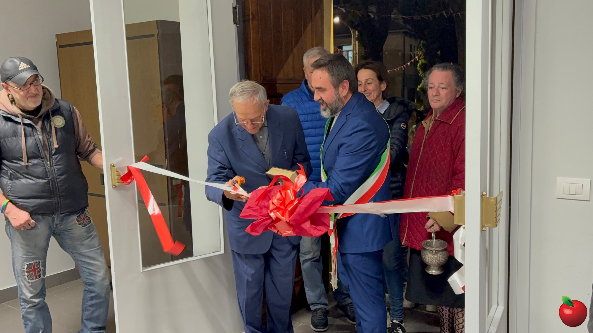 image00013.jpg (389 KB)